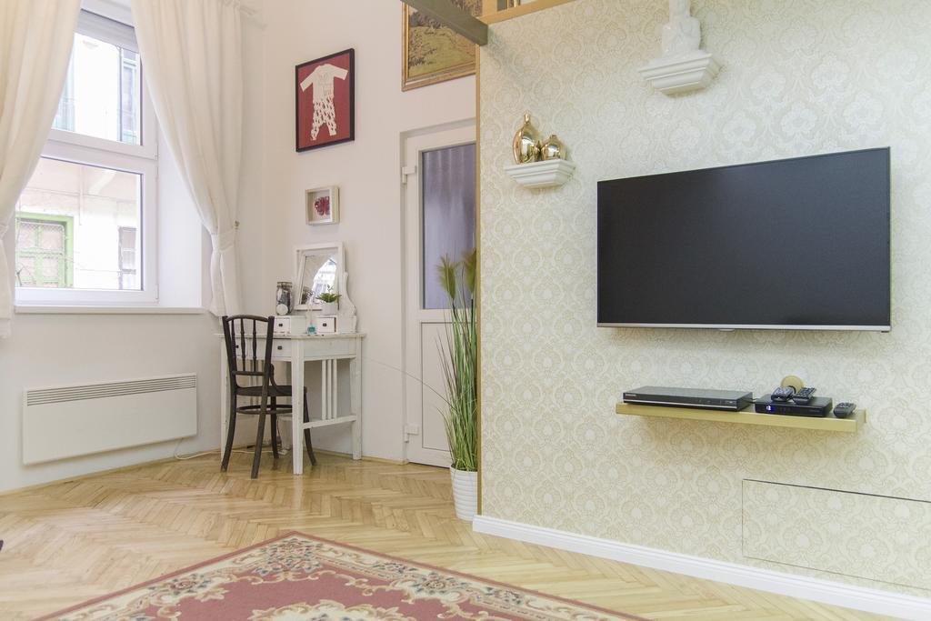 Ava'S Champagne Studio City Center-Andrash Street King Street Budapest Bagian luar foto
